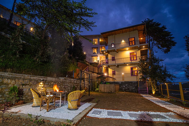 Adrushya | Cosy 1-Room Stay with Hill Views, Karaoke Lounge & Restaurant – photo 3