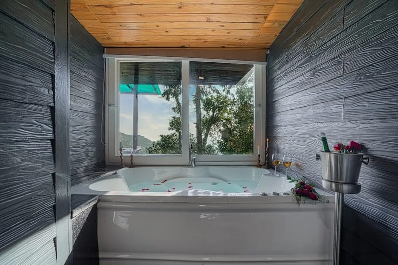 The Flamingo - Treehouse with ensuite Jacuzzi – photo 13