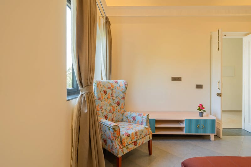 Laguna Camellia | Opulent 4-BHK Getaway Near Popular Beaches With Private Pool, Balcony & Indoor Bar – photo 41