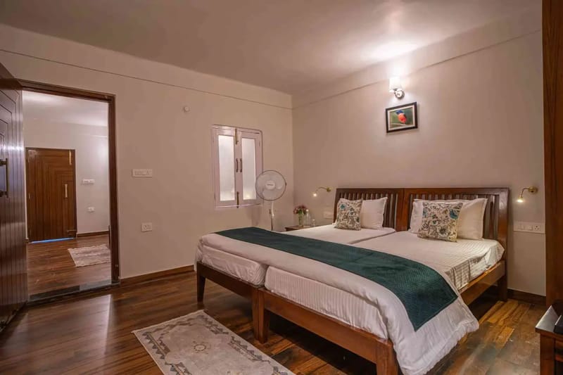 Headingly Suites | Lake-Facing 2-Room Retreat Just Above Mall Road – photo 4