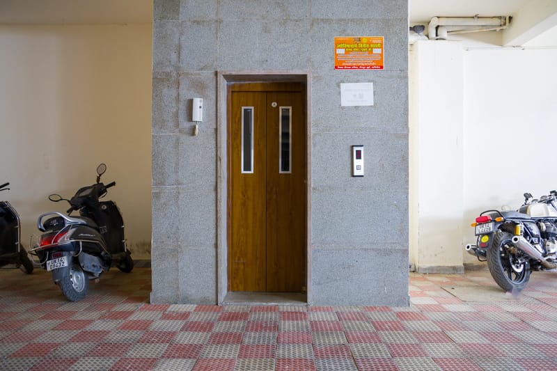BYDM The Sky Heaven | Charming Pet-friendly 4-BHK Penthouse 15 Min from Triveni Ghat With Balcony, Bar & Lift – photo 46