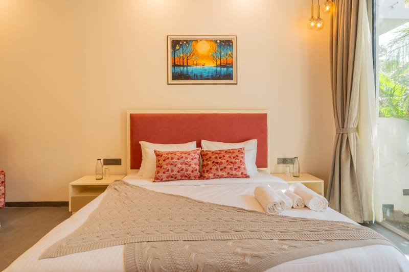 Laguna Camellia | Opulent 4-BHK Getaway Near Popular Beaches With Private Pool, Balcony & Indoor Bar – photo 36
