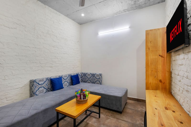 Granny’s Den | 1-BHK Pet-friendly With Bathtub, Shared Pool, Restaurant & Gazebo by the River  – photo 42