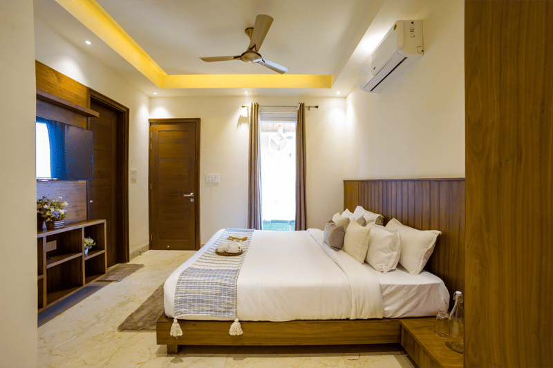 BYDM The Sky Heaven | Charming Pet-friendly 4-BHK Penthouse 15 Min from Triveni Ghat With Balcony, Bar & Lift – photo 38