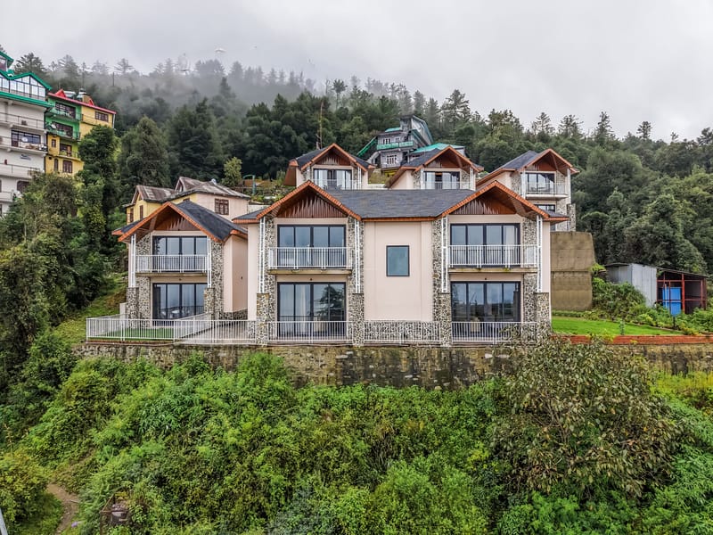 Himalayan Escape Calmara Cottage | 1 Hillside with Bathtub, Kitchenette, Shared Garden, Terrace & Views – photo 1