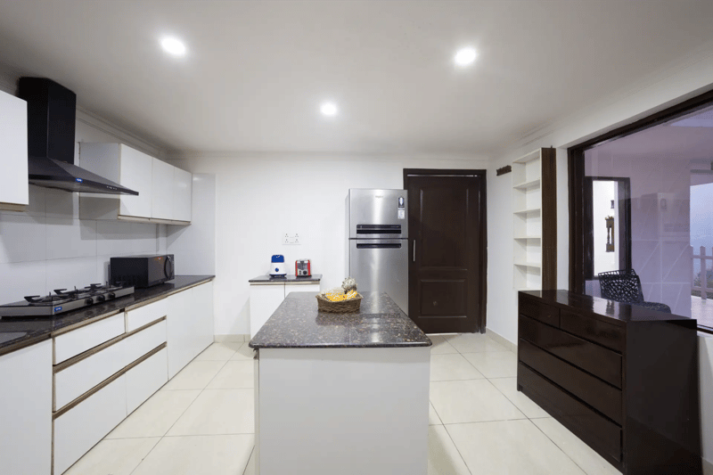 Madhuram Villa | Pet-Friendly 5-BHK Hillside Retreat With Garden & Balcony – photo 18