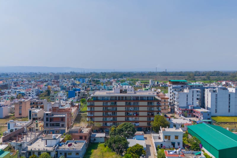BYDM The Sky Heaven | Charming Pet-friendly 4-BHK Penthouse 15 Min from Triveni Ghat With Balcony, Bar & Lift – photo 44