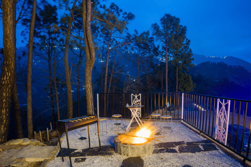 Pine Shadow Fuchsia | Pet-friendly Hillside Retreat With Picturesque Balcony & Restaurant – photo 14