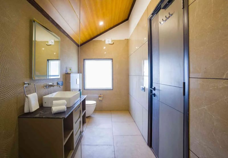 Esh Cottage Birch | Hilltop 4-BHK Retreat with Open-air Jacuzzi, Shared Garden, Pool & Cosy Lounge – photo 6