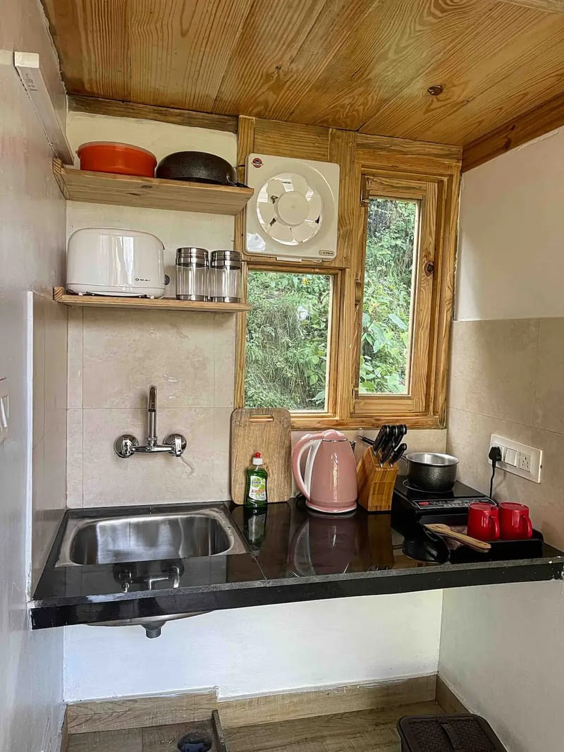 A Cozy Wooden Cabin & Attic | Itsy Bitsy – photo 2