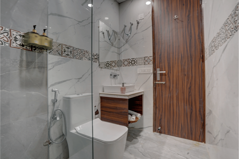 Serene Woods Hotel | 1-Room Retreat With Balcony, Lift & Restaurant Amid Nature  – photo 13