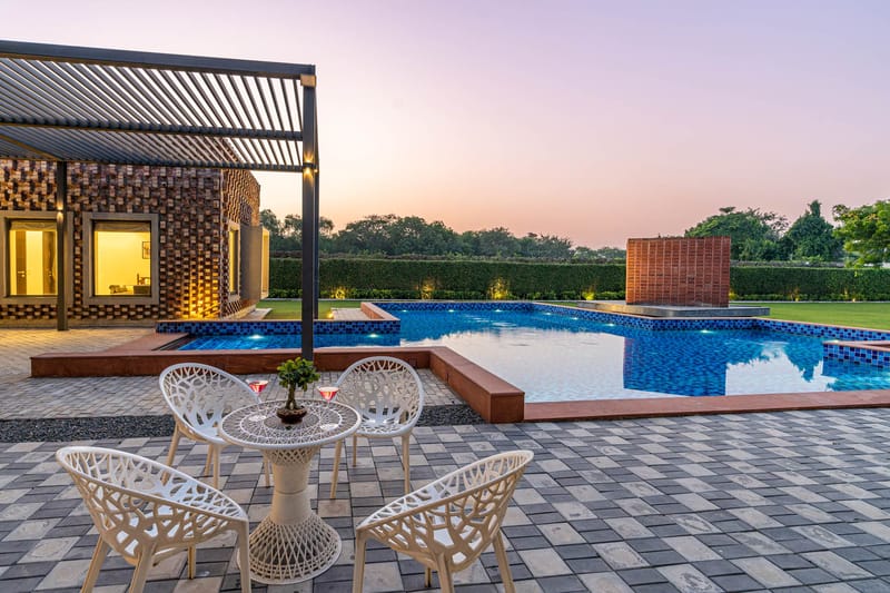 The Brick house w/ Outdoor Pool – photo 2
