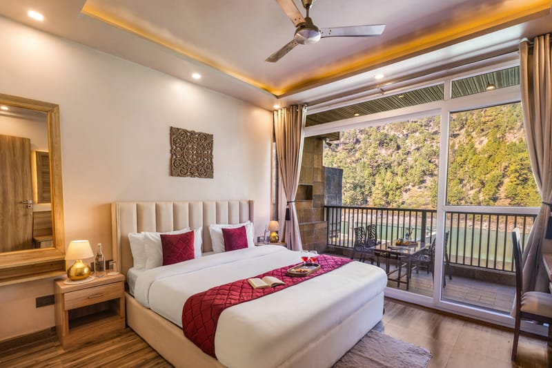 Lakefront Escape | Charming 2-room Suite with Sit-out area, Lake Views & Outdoor deck – photo 10