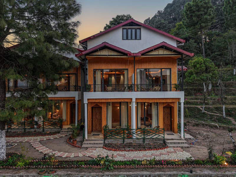 Pine View Resort | Pet-friendly Hilltop 1-Suite With Garden-Facing Balcony, Rooftop lounge, Restro & Game Zone – photo 3