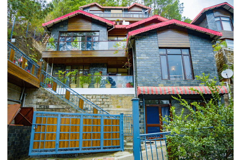 Kasauli Woods Cottage | Hillside 3-BHK Retreat With Outdoor Lounge, Balcony & Scenic Views – photo 5