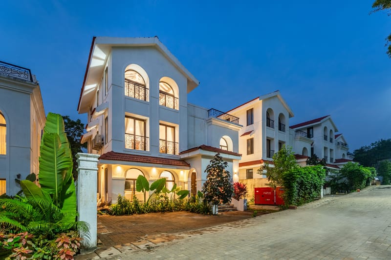 Villa Casa Del Mundo | Luxe Pet-friendly 4-BHK Villa With Pvt Pool, Bar, Lift & Scenic Hill Vistas  – photo 45