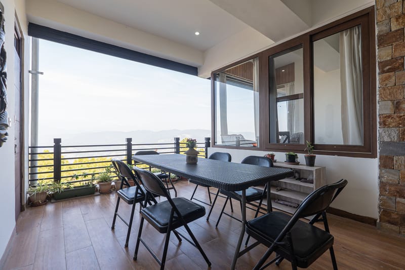 SnowPeak Villa | 3-BHK Pet-friendly Hideaway with Sit-Outs & Glass Patio, Garden &Hill Views – photo 8