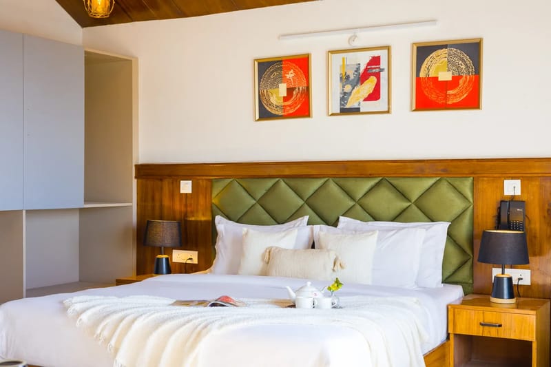 Evara | Serene Pet-friendly 4-BHK Hill Retreat With Balcony, Fireplace & Scenic Views – photo 30