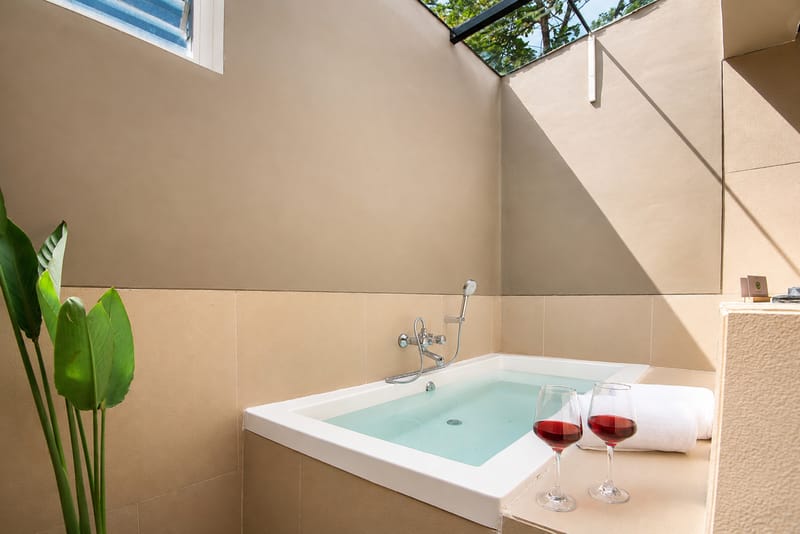 The Crescent Palm Lagoon | Cottage With Bathtub, Shared Game Room, Garden and Restaurant – photo 16