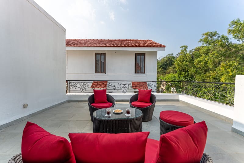Villa Casa Del Mundo | Luxe Pet-friendly 4-BHK Villa With Pvt Pool, Bar, Lift & Scenic Hill Vistas  – photo 26