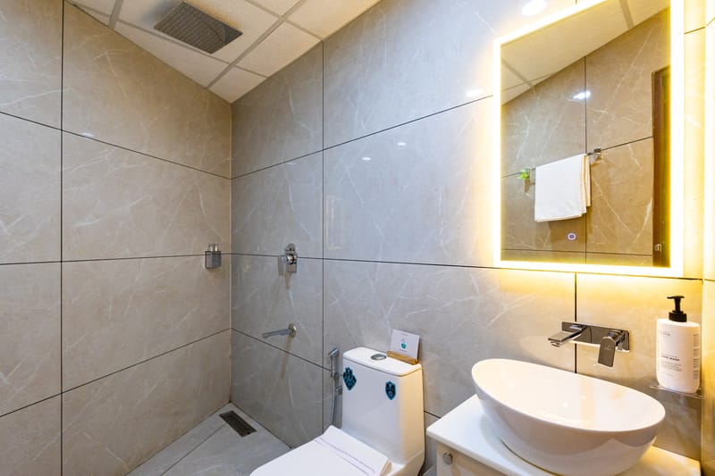 Emmanuel Residency | Deluxe Stay, Close to Metro Station, Lulu Mall & arine Drive, Kochi – photo 9