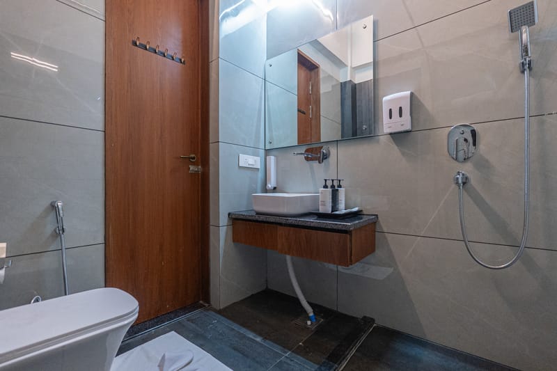 Lakefront S-3 |  1-BHK Apartment Close to Naukuchiatal Lake – photo 9