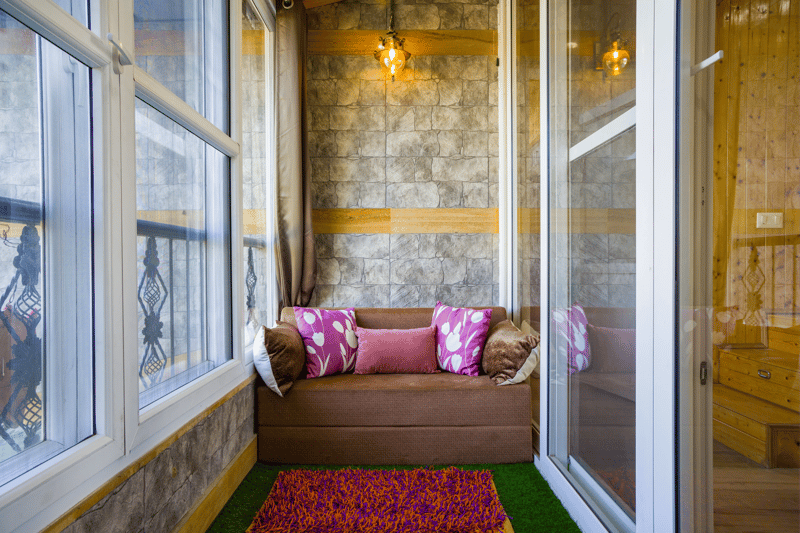 Hill Top Farmstead | Heritage 3-BHK English-Style Villa With Balcony, Gazebo & Stunning Hill Views – photo 15