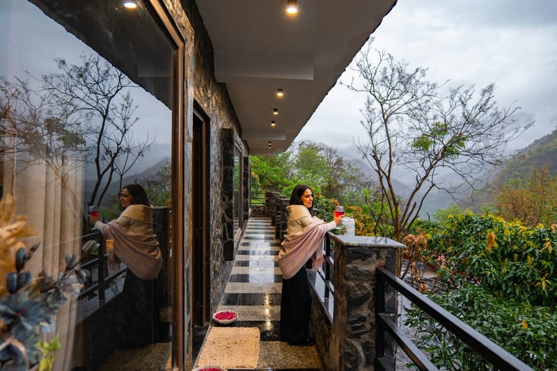 Zephyr Bliss | 1 Premium Room Featuring Shared Pool, Gym & Restaurant With Hill Views – photo 5