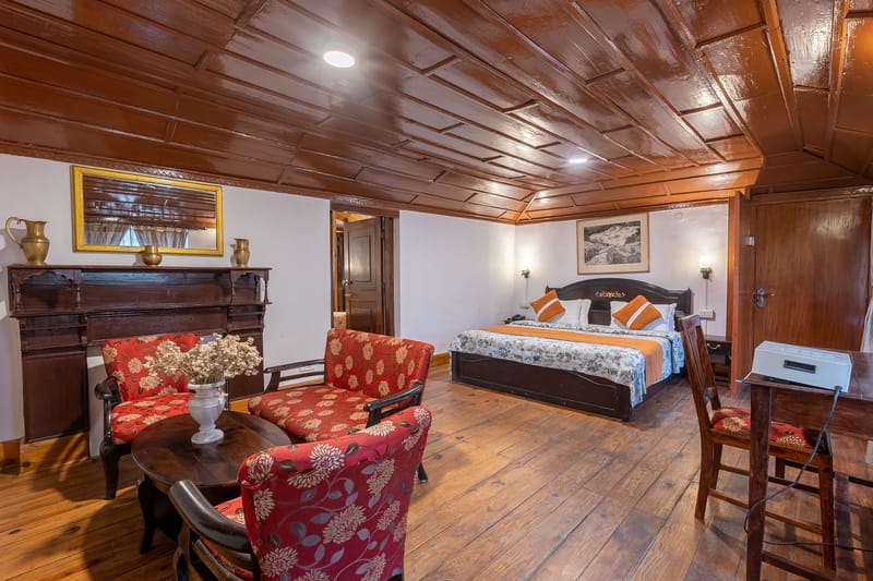 The Hive Cottage Corbett | 2 Room Suite In a Hillside Resort With Restaurant & Outdoor Seating | Ample Parking  – photo 11