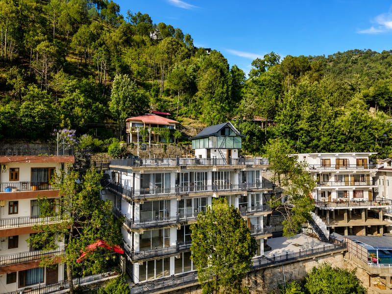 Mist & Manor Maple | Pet-friendly 6-BHK Apartment with Shared Game Zone, Outdoor Seating Areas & 360 Panoramic Views – photo 34