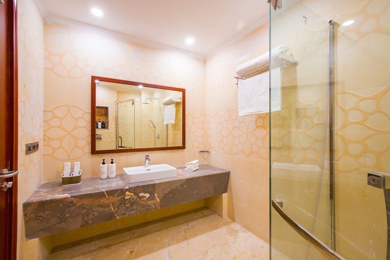 Eternal Oasis Aravali View Suite | Serene 1-Room Retreat With Restaurant, Balcony & Banquet Hall – photo 12