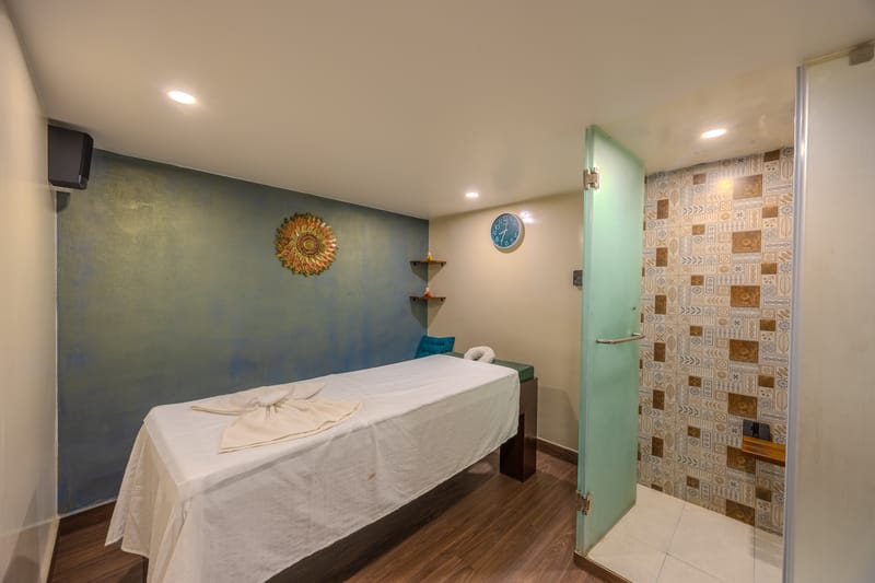 Goan Bliss Junior Suite | Spacious Boutique Suite with Living Room, Private Terrace, Shared Pool, Restro, Spa & Library – photo 36
