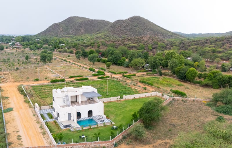 Belvedere Villa | Chic 4-BHK Retreat with Pool, Bar & Landscaped Garden – photo 7