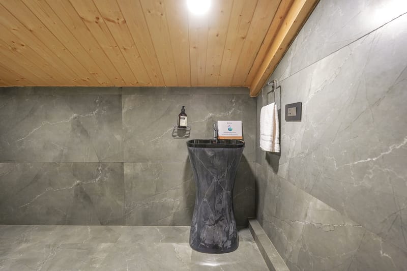 Kavya Villa | 4-BHK Pet-friendly Villa With Lounge, Game Zone, Sit-Out Areas & Panoramic Views in Kasauli Hills – photo 31