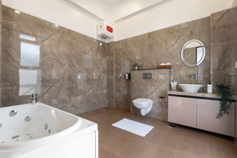 White House | 7-BHK With Panoramic Hill Views, Glass Room, Outdoor Pools & Dam nearby – photo 26