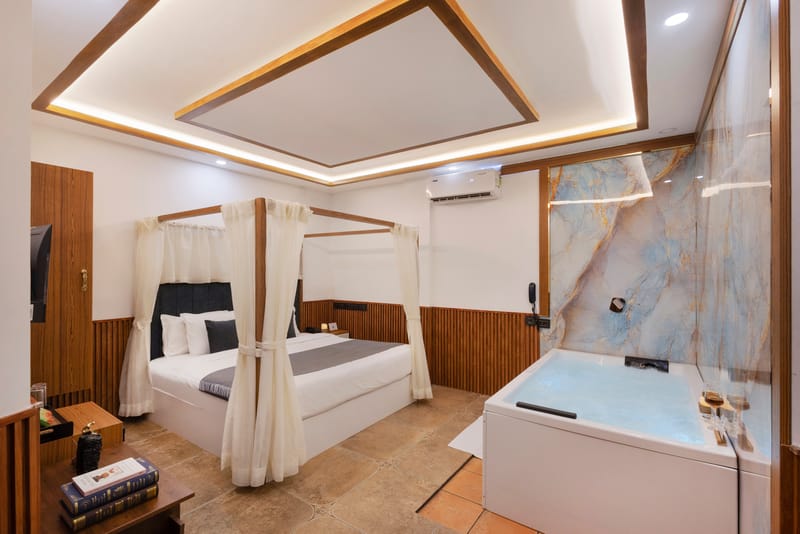 Emmanuel Residency | Suite with Private Jacuzzi | Easy Access to Lulu Mall & City Metro – photo 8