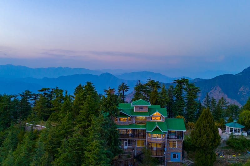 Hill Top Farmstead | Heritage 3-BHK English-Style Villa With Balcony, Gazebo & Stunning Hill Views – photo 38