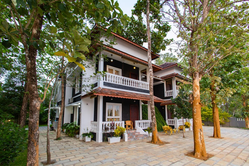 Vintage Retreat | 5-BHK Riverfront Heritage Villa With Speed Boat, Ayurvedic Spa & Cultural-Themed Rooms Near Malayattoor – photo 1