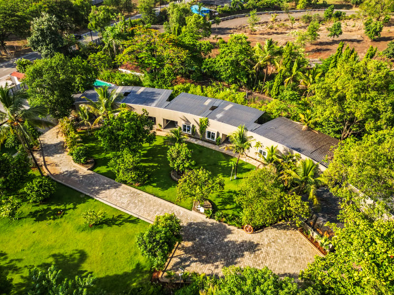 The Crescent Palm Grove | Boutique Suite in a Resort with Shared Game Room, Garden and Restaurant – photo 28