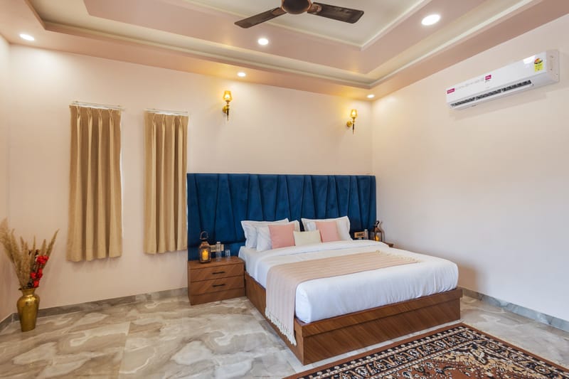 Gold Palm Granola | Elegant Room in a Serene Resort with Shared Pool, Dining, & Garden | Near Popular Tourist Attractions – photo 9