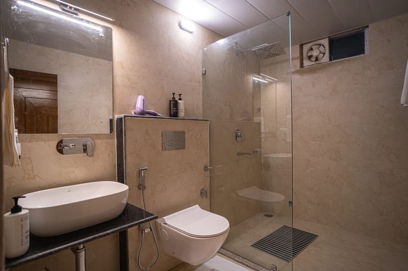 Headingly Suites | Lake-Facing 2-Room Retreat Just Above Mall Road – photo 10