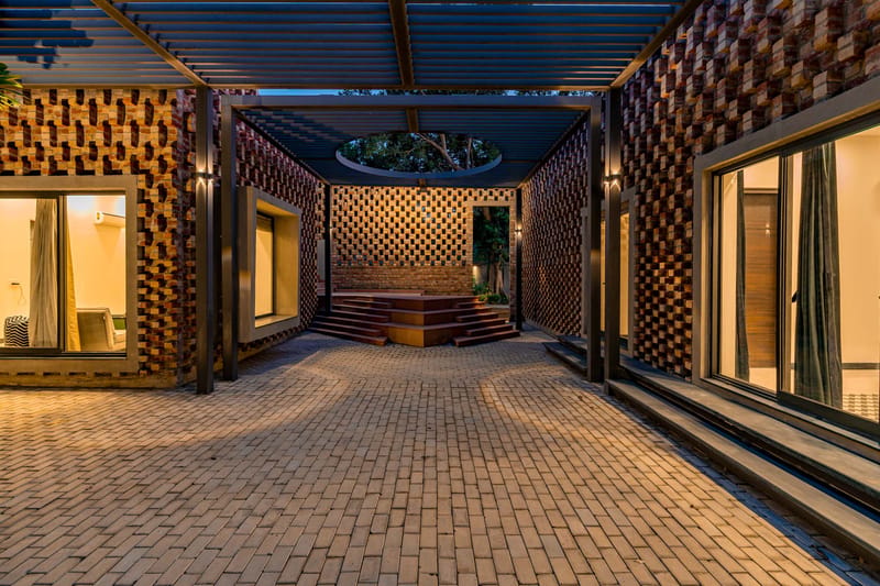 The Brick house w/ Outdoor Pool – photo 5