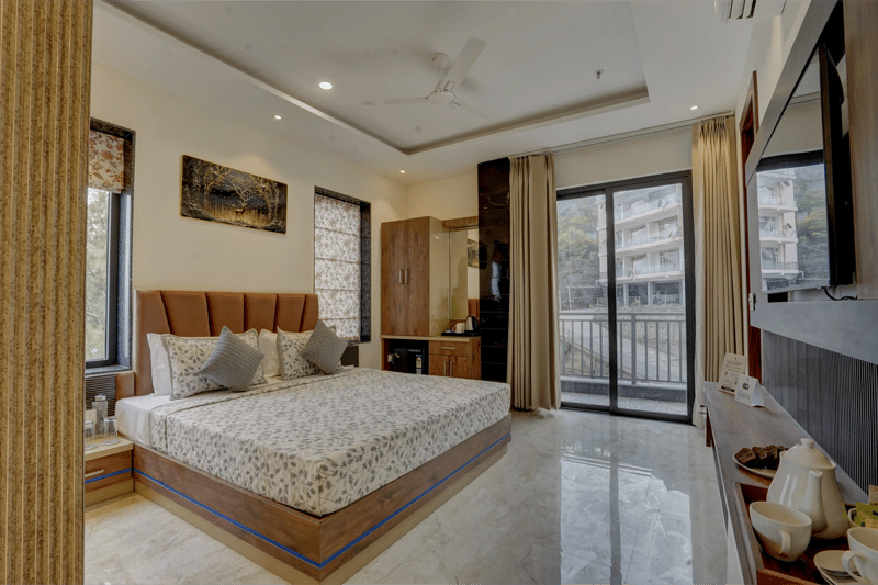 Serene Woods Hotel | 1-Room Retreat With Balcony, Lift & Restaurant Amid Nature  – photo 12