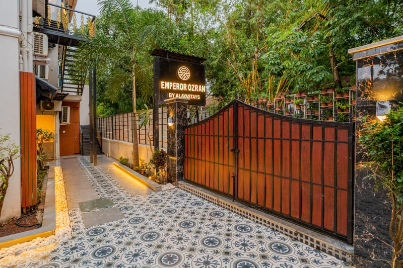 Emperor Ozran Elite Room With A Balcony & A Bathtub | Premium Retreat With Shared Pool, Restro & Bar | Near Famous Beaches – photo 25