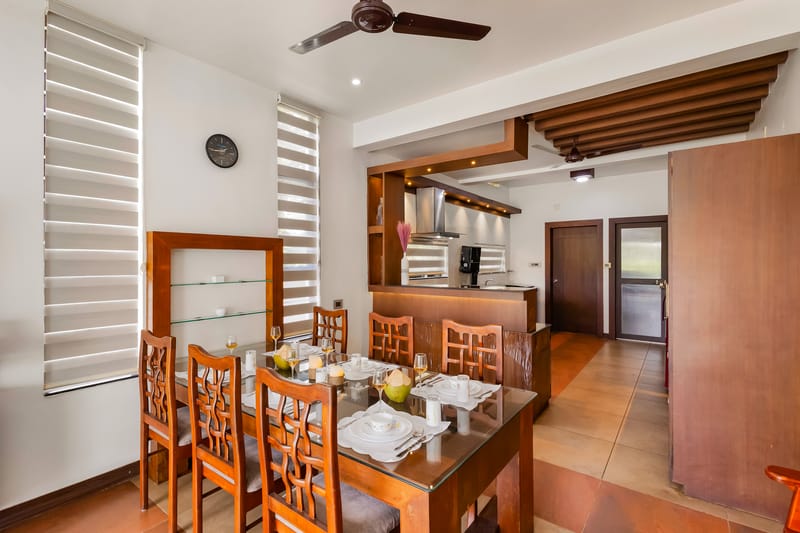 Glass River Retreat | 4-BHK Riverside Getaway with Private Pool, Lakeside Sit-Out & Lounge Area Near Aluva Railway & Metro Station – photo 11