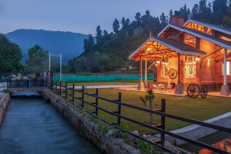Suroor w/ Central Heating - Tangmarg – photo 29
