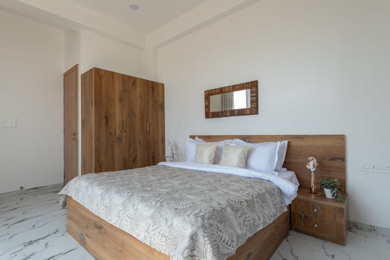 White House | 4-BHK Villa With panoramic Hill Views, Glass Room, Outdoor Pool & Dam nearby – photo 28