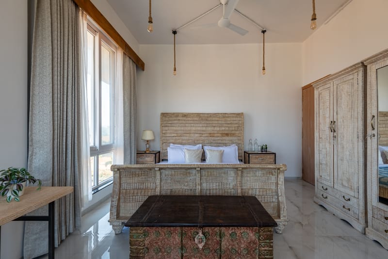 White House | 4-BHK Villa With panoramic Hill Views, Glass Room, Outdoor Pool & Dam nearby – photo 25