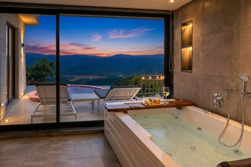 Emperior Suite w/ Heart Pool & Jacuzzi @ Vee Resort – photo 1