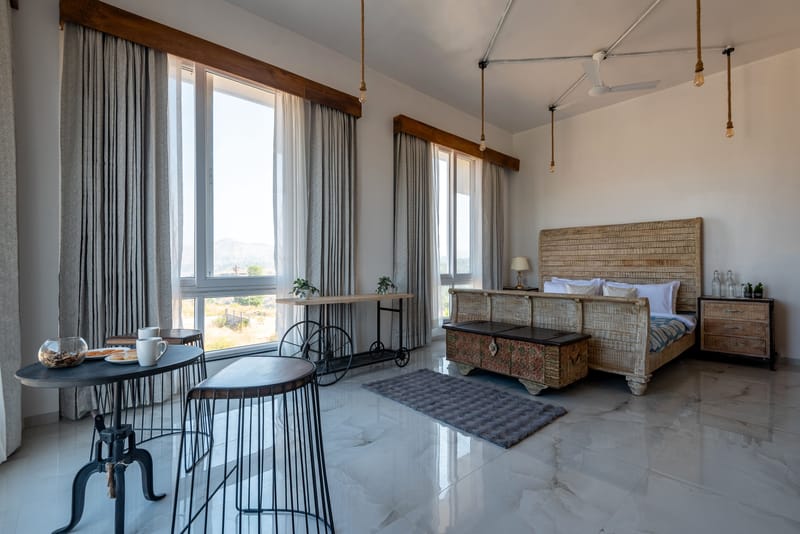 White House | 4-BHK Villa With panoramic Hill Views, Glass Room, Outdoor Pool & Dam nearby – photo 11